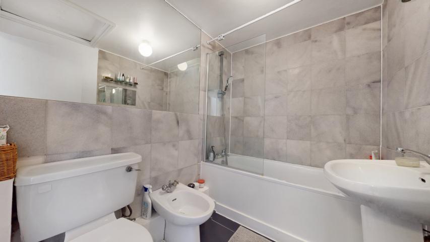			2 Bedroom, 2 bath, 1 reception Flat			 Birchington Road, West Hampstead